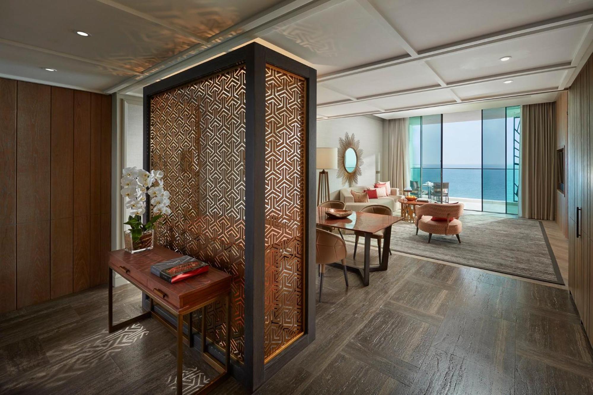 Mandarin Oriental Jumeira, Dubai Exteriör bild A suite at the hotel