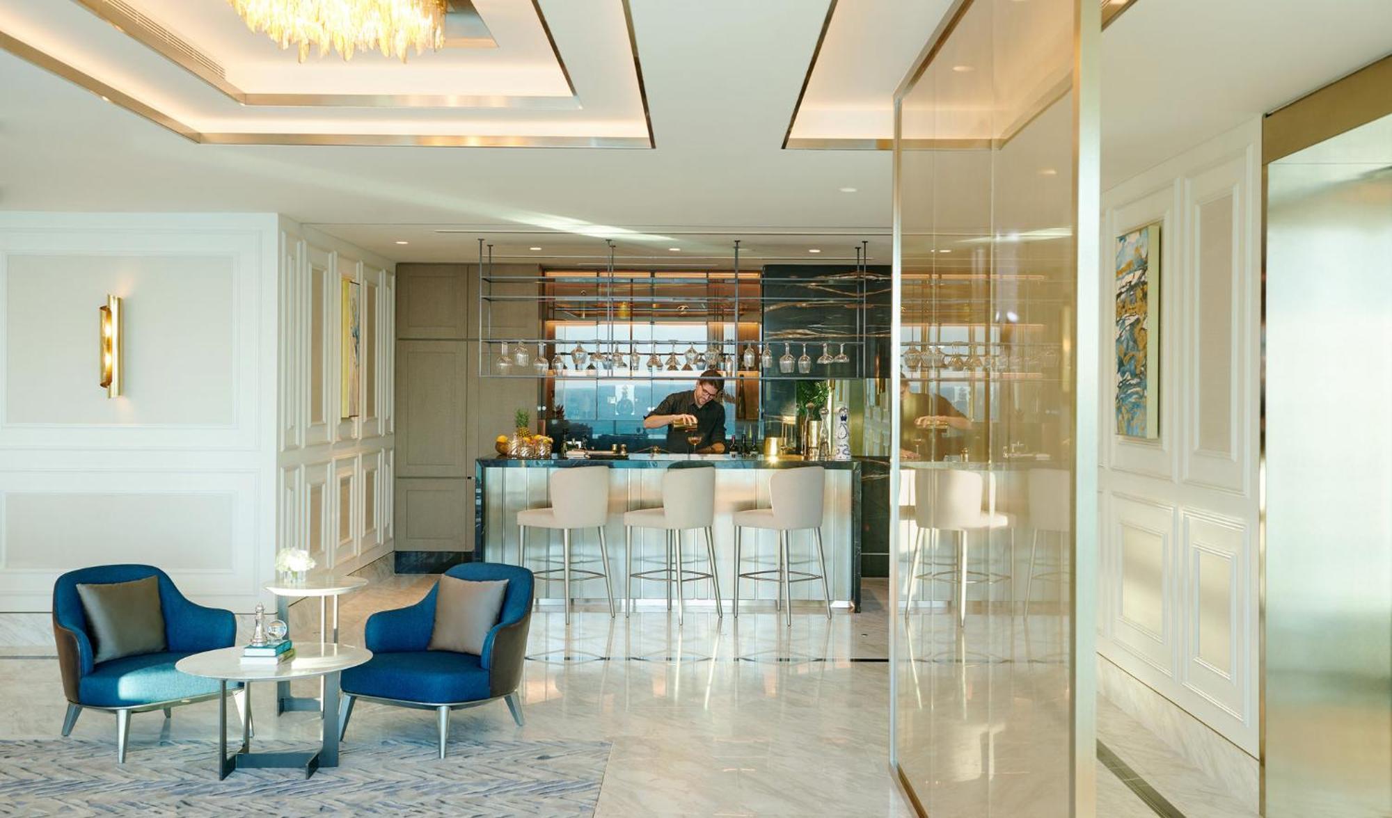 Mandarin Oriental Jumeira, Dubai Exteriör bild The bar at the 101 Club