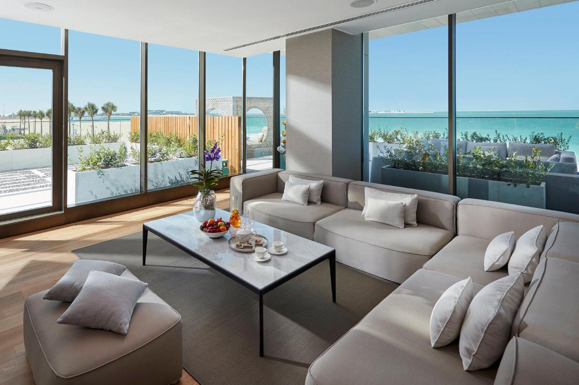 Mandarin Oriental Jumeira, Dubai Exteriör bild The living room of a penthouse suite at the Waldorf Astoria Ras Al Khaimah
