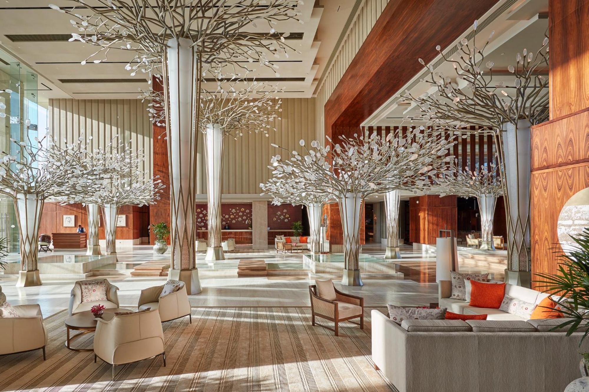 Mandarin Oriental Jumeira, Dubai Exteriör bild The lobby of the hotel